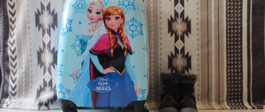 On découvre Modes & Co avec une jolie valise enfant Reine des neiges