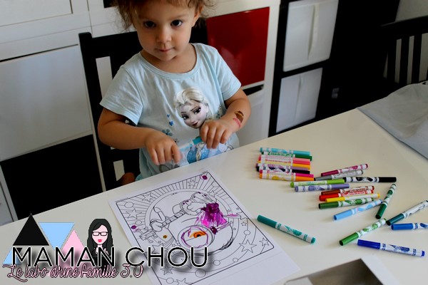 activités à faire à la maison minions color & sticker 03